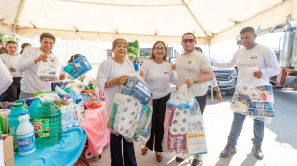 “Lo más importante es envejecer con dignidad”: festejan a los abuelitos del Asilo en Guasave con caravana por el Día del Abuelo
