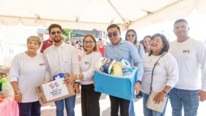 festejo del dia del abuelo realizada este jueves en el asilo de ancianos graciela sandoval de mena regalos