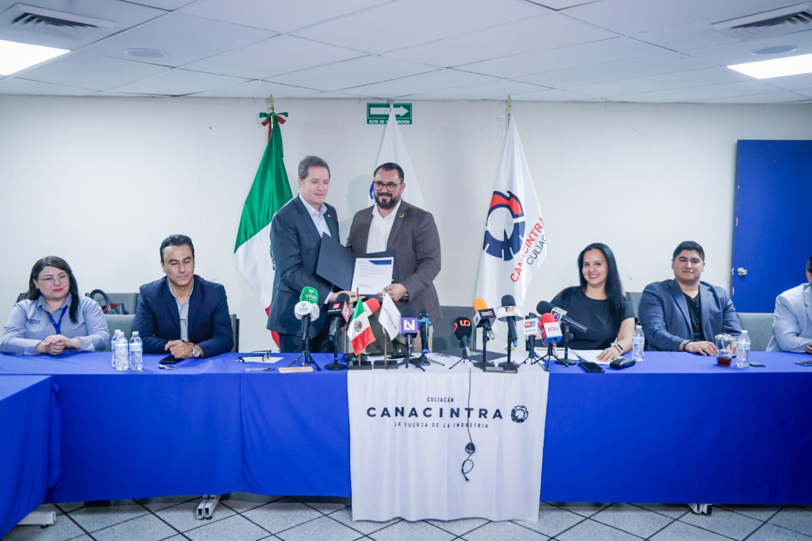 Firma de convenio y presentación del programa de profesionalización de la industria entre Tec de Monterrey y Canacintra