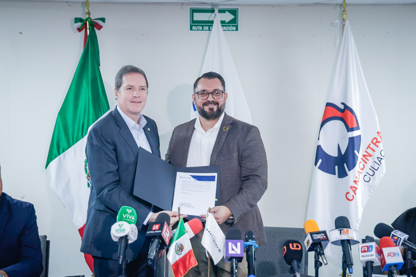 Firma de convenio y presentación del programa de profesionalización de la industria entre Tec de Monterrey y Canacintra
