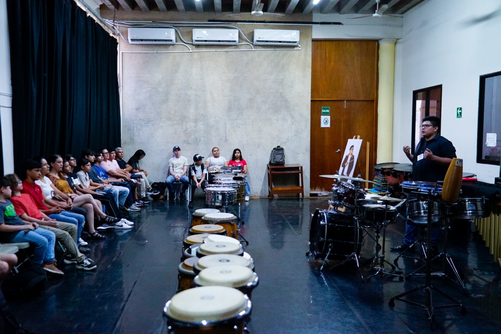 Francisco 'Paquito' López imparte clase magistral en Foro de Percusiones en Mazatlán