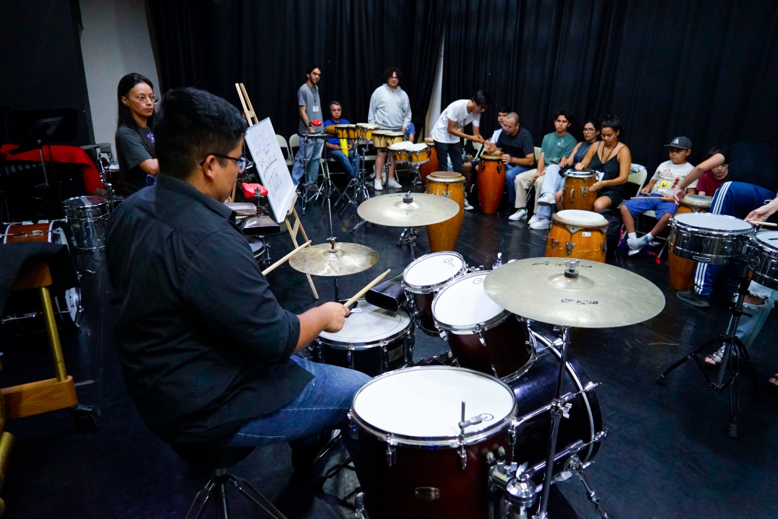 Francisco 'Paquito' López imparte clase magistral en Foro de Percusiones en Mazatlán