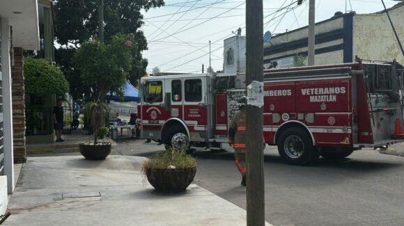 ¡Alerta en Villa Unión, Mazatlán, Sinaloa! Fuga de gas moviliza a Bomberos Veteranos en pleno Centro