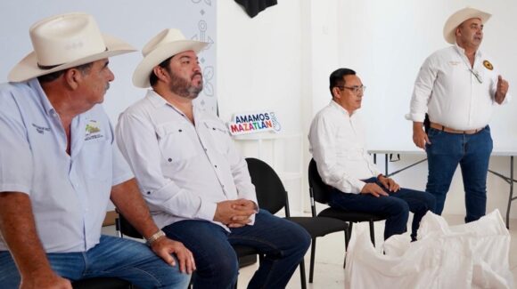 Ganaderos de Mazatlán reciben 10 toneladas de semillas como apoyo del municipio
