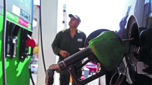 ¡Sigue a menos de 24 pesos el litro! Sheinbaum y sector gasolinero renuevan convenio de precio tope para la gasolina Magna