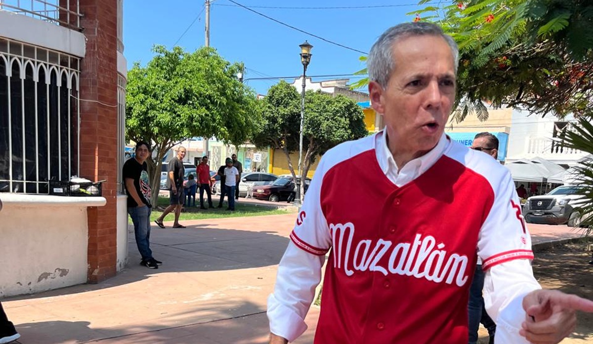 Gerardo Vargas Landeros sostiene asamblea informativa en Mazatlán