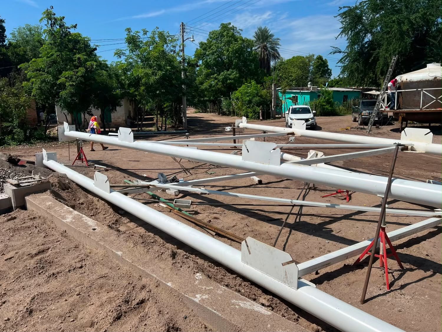 Gobierno de El Fuerte construye tanque elevado metálico en Boca de Arroyo