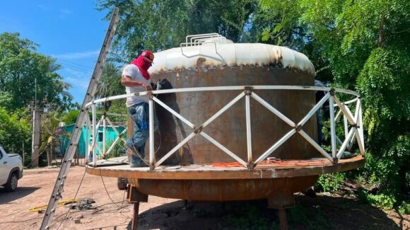 Ayuntamiento de El Fuerte, Sinaloa, coloca tanque elevado en Boca de Arroyo para mejorar el servicio de agua