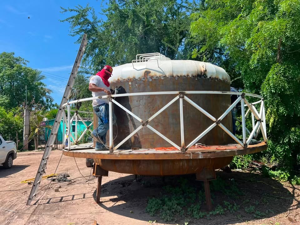 Gobierno de El Fuerte construye tanque elevado metálico en Boca de Arroyo