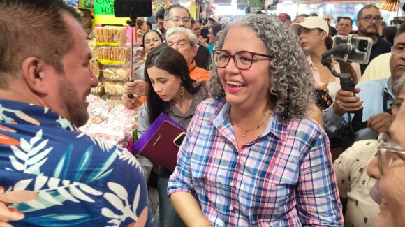 Graciela Domínguez realiza su primera visita a Mazatlán como gobernadora; recorre el Mercado Pino Suárez