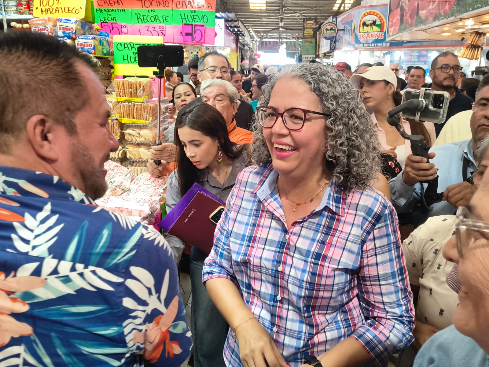Graciela Domínguez en el Mercado Pino Suárez de Mazatlán