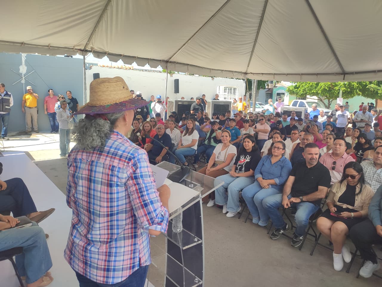 Graciela Domínguez en gira de trabajo por Mazatlán
