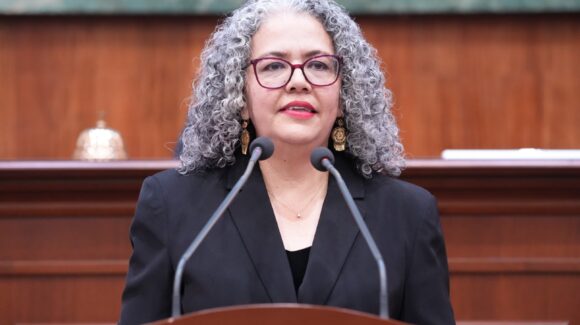 Graciela Domínguez es gobernadora interina de Sinaloa; es la segunda mujer en ocupar el cargo