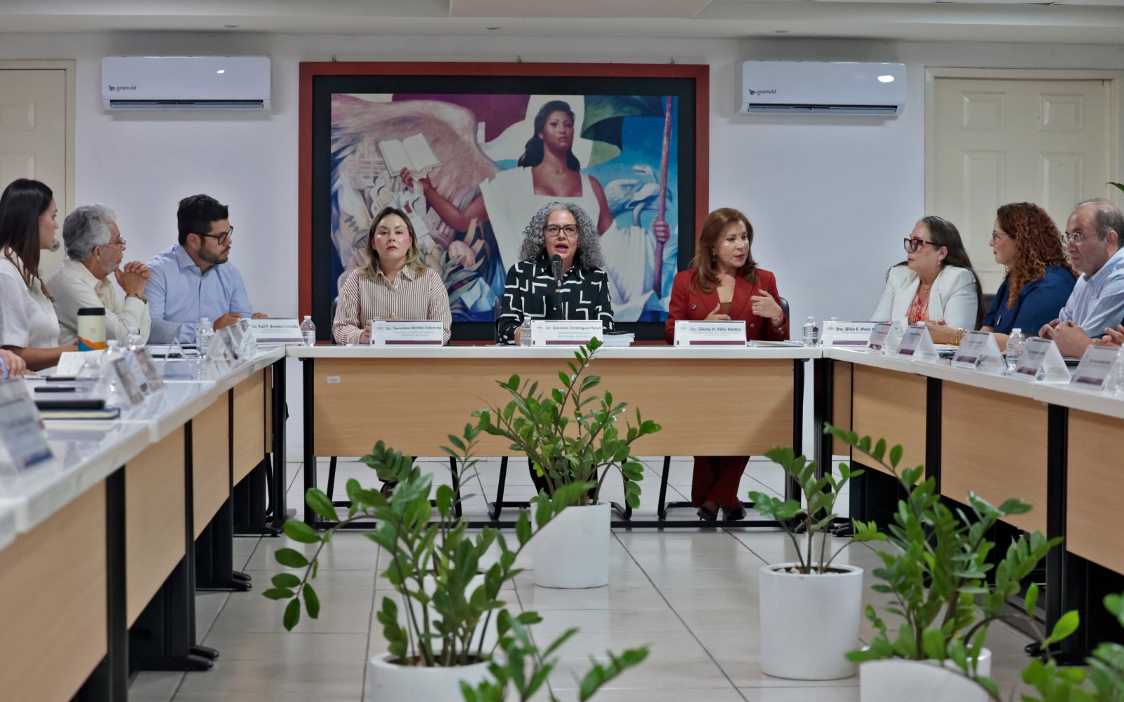 Graciela Domínguez se reúne con rectores y directores de organismos públicos descentralizados y de educación básica