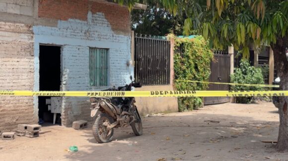 Degollado y con mensaje, encuentran a un hombre en la comunidad del Walamo en Mazatlán, Sinaloa; fue sustraído de un domicilio