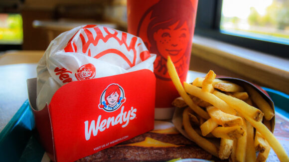 ¡Hamburguesas cuadradas y carne fresca llegarán a Sinaloa! Wendy’s prepara su debut en Mazatlán con una inversión millonaria