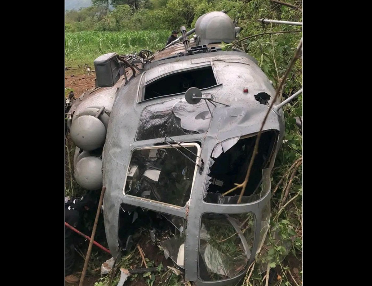 Helicóptero de la Marina que aterrizó de emergencia en Jalisco