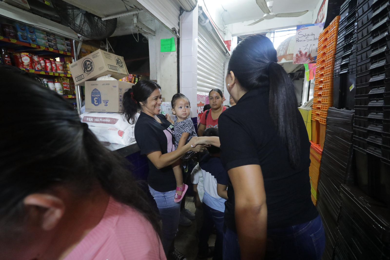 Hersa Corporativo entrega mochilas en Mazatlán