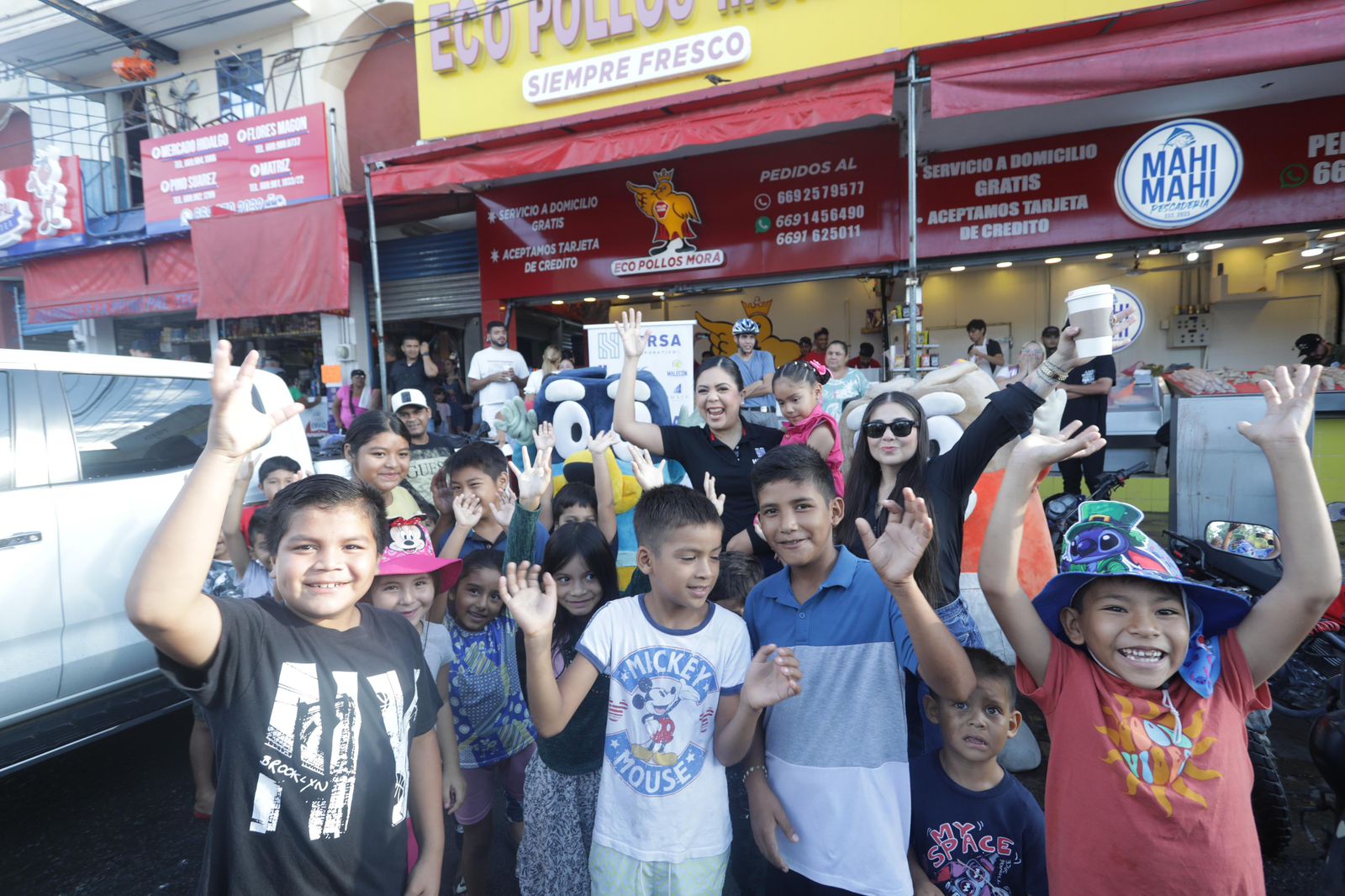Hersa Corporativo entrega mochilas en Mazatlán