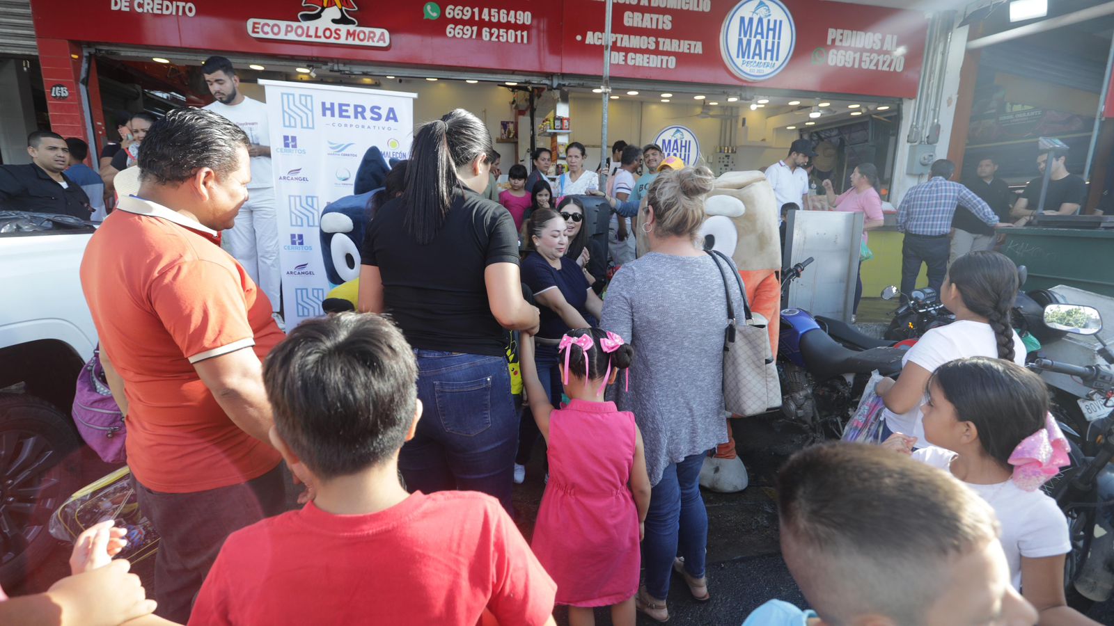 Hersa Corporativo entrega mochilas en Mazatlán