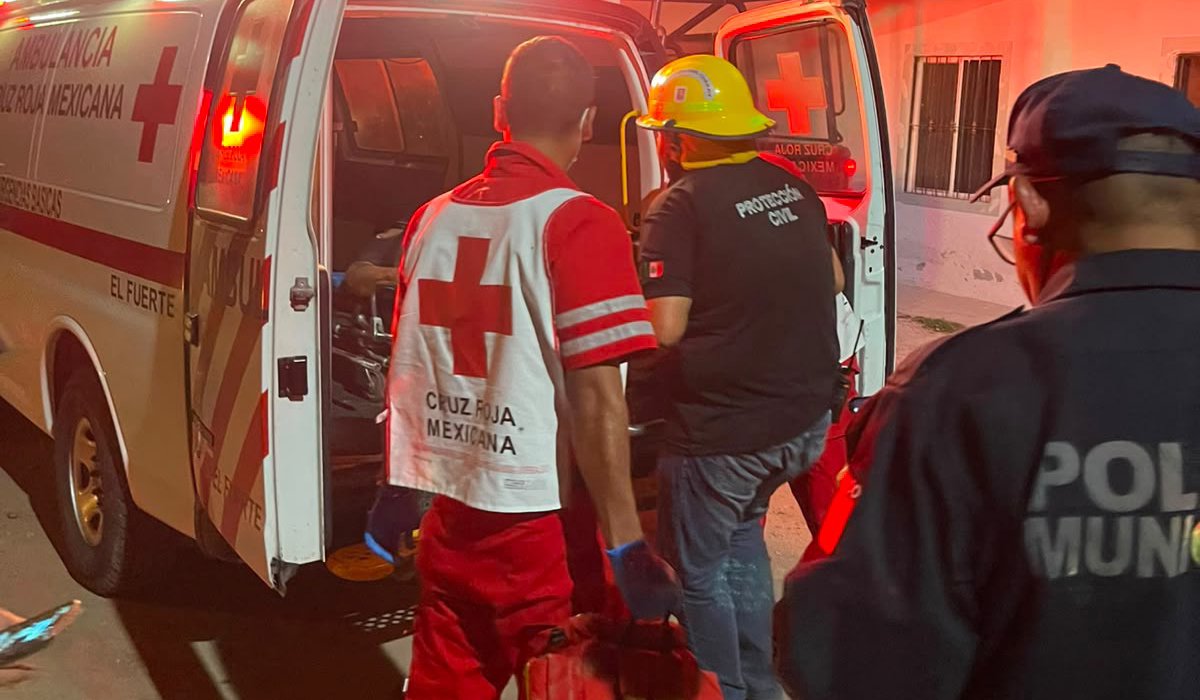 Hombre resulta lesionado tras caerle el techo de su vivienda en El Fuerte, Sin.