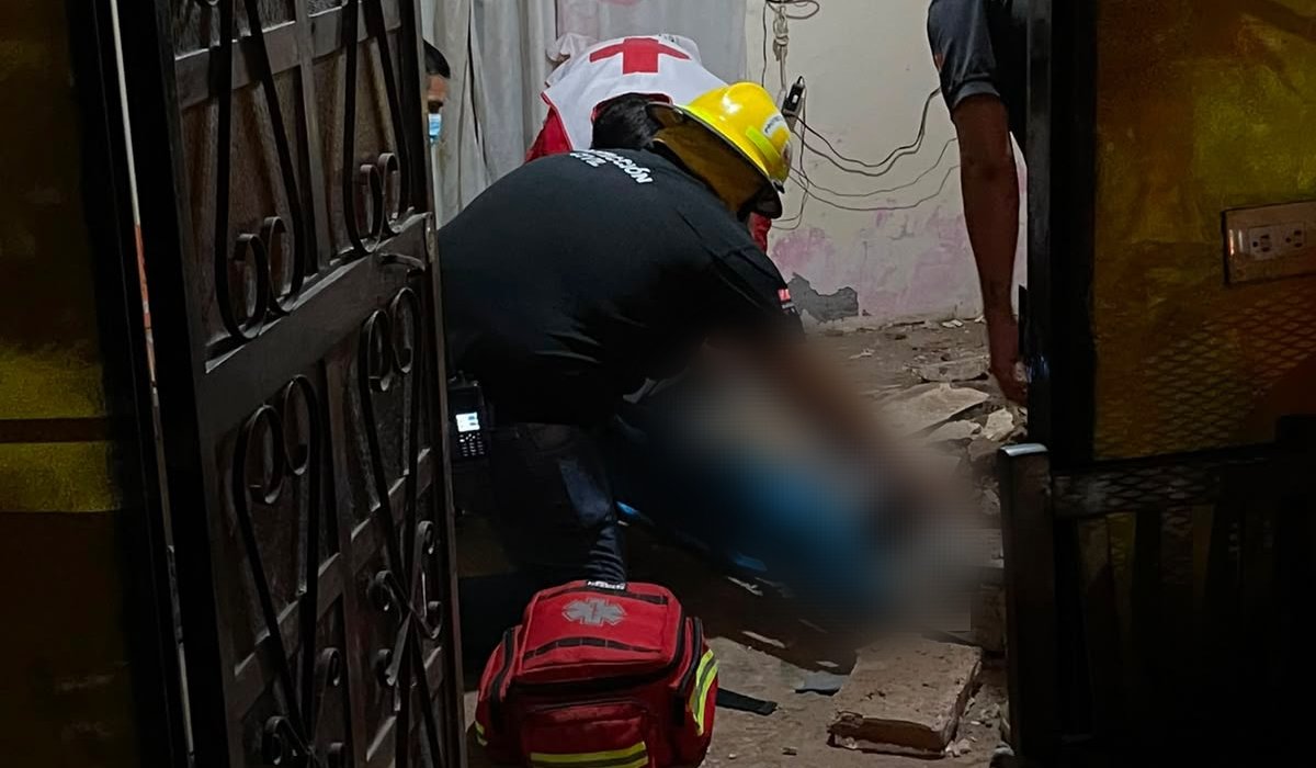 Hombre resulta lesionado tras caerle el techo de su vivienda en El Fuerte, Sin.