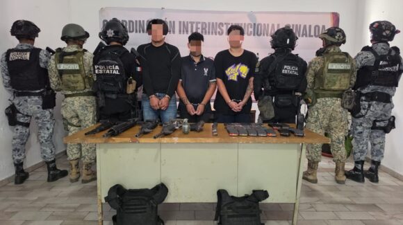 ¡Seis detenidos en Mazatlán, Sinaloa! Les aseguran arsenal, explosivos y más de 500 dosis de presunta droga