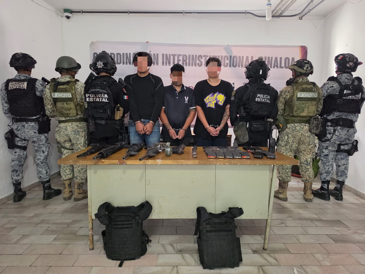 Hombres detenidos en Mazatlán, Sinaloa