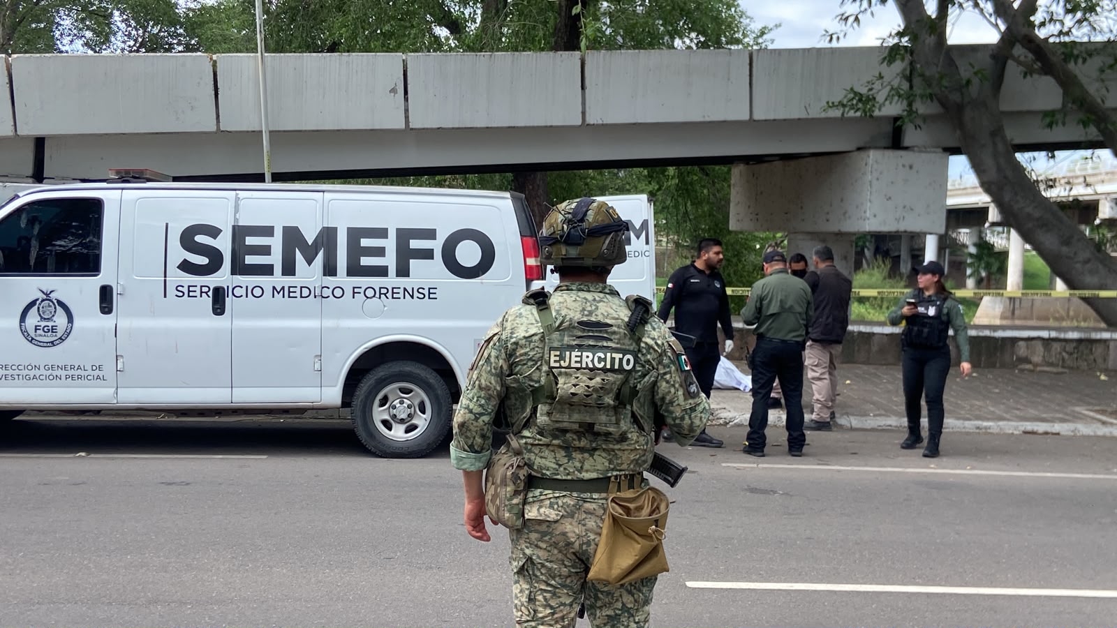 Identifican cuerpo embolsado junto al puente Morelos de Culiacán