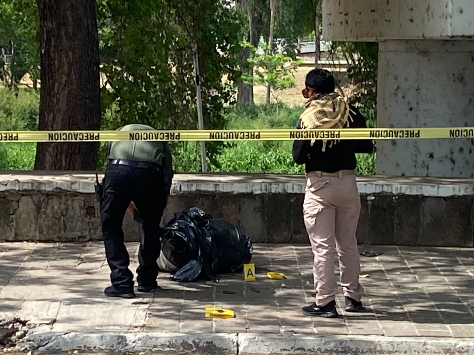 Identifican cuerpo embolsado junto al puente Morelos de Culiacán
