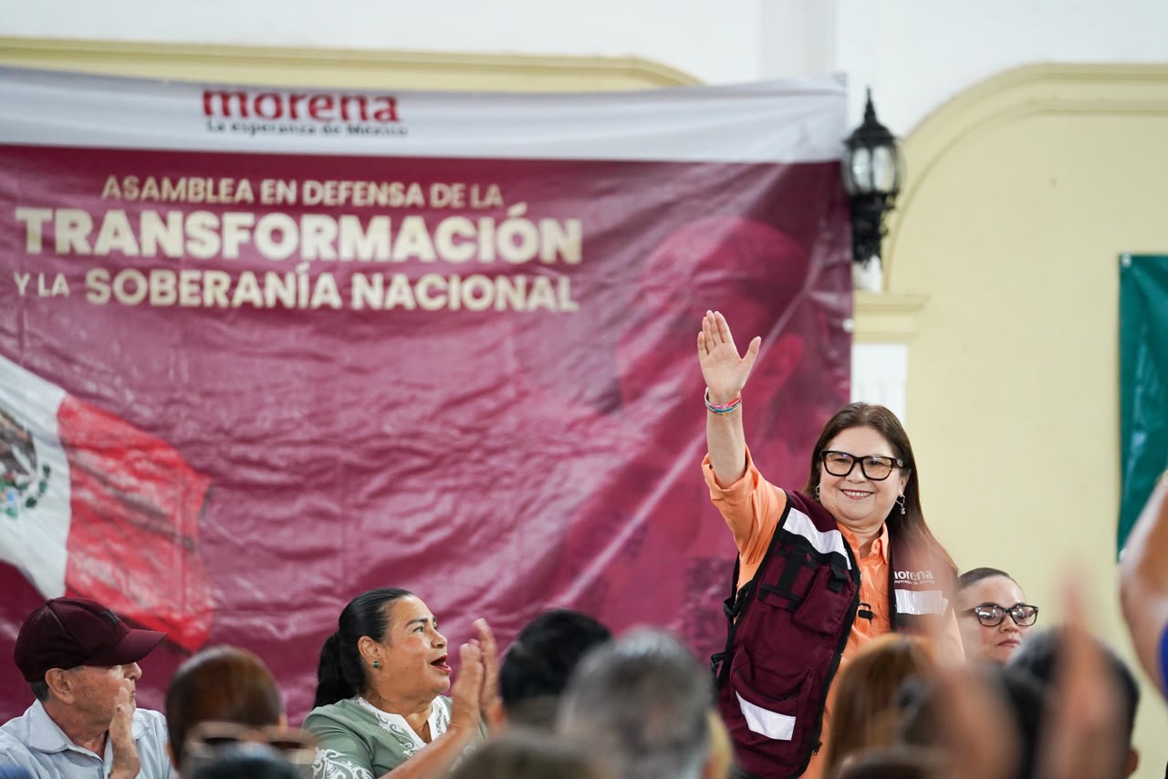 Imelda Castro Castro en asamblea informativa en Salvador Alvarado
