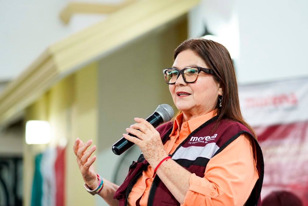 Imelda Castro Castro en asamblea informativa en Salvador Alvarado