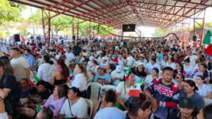 Imelda Castro Castro en asamblea informativa en Mazatlán