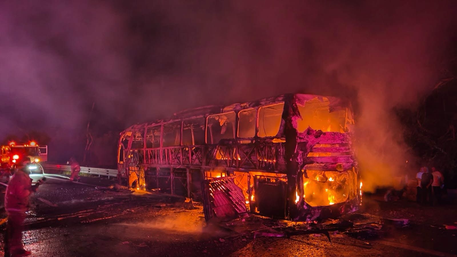Autobús con destino a los Mochis se incendia en Nayarit