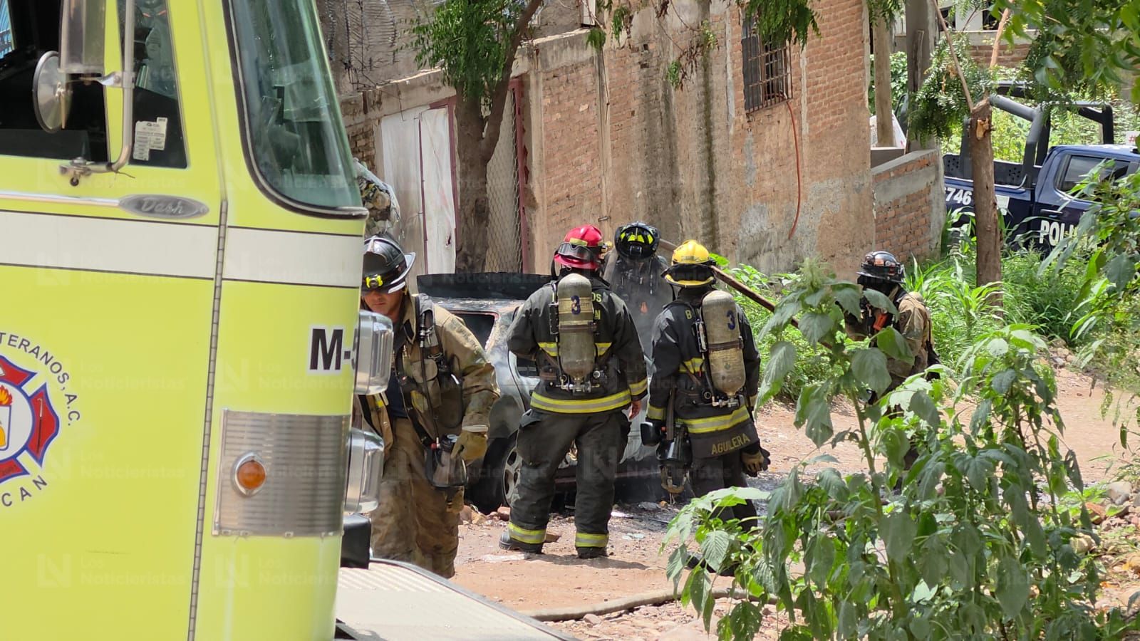 Queman de manera intencional un automóvil en la Renato Vega Alvarado de Culiacán