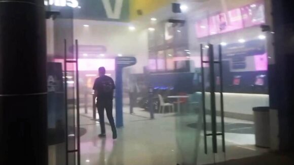 Se registra incendio en el interior de un cine en Los Mochis; evacuan a más de 50 personas