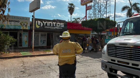 Se incendia imprenta en el sector Centro de Los Mochis, Sinaloa