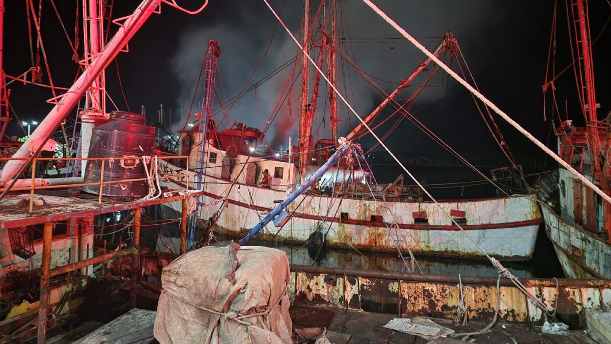 incendio de un barco en topolobampo