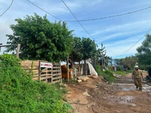 Incendio consume al menos 6 viviendas de invasión Los Acantos en Mazatlán