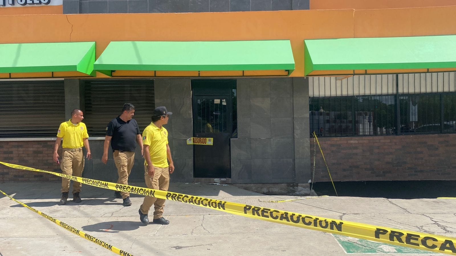 Inminente colapso de infraestructura bajo negocio en el bulevar Central