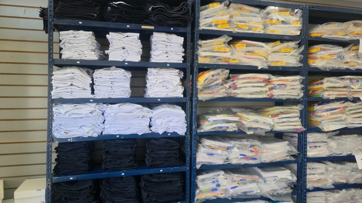 inicia el canje gratuito de uniformes y utiles escolares en sin