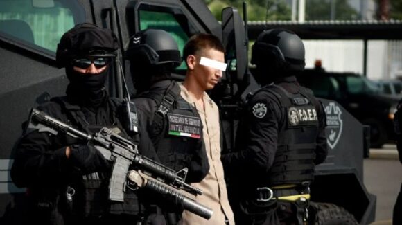 ¡Con drones y el C2 Móvil Cybertruck! Atrapan en Jalisco a ‘Coke’, estadounidense buscado por homicidio y otros delitos