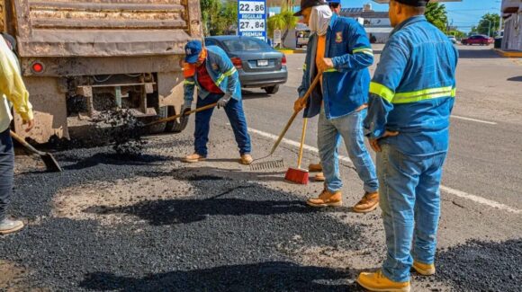Lluvias aumentan los baches en Guamúchil, Sinaloa; Obras Públicas prioriza las zonas más afectadas