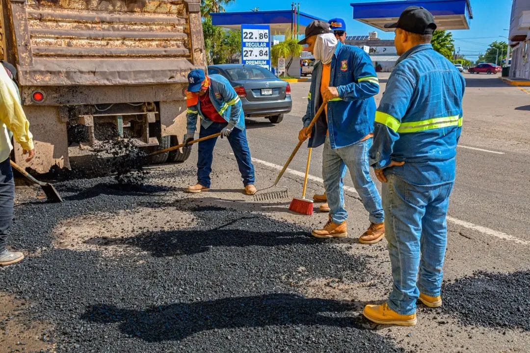 Jornada de bacheo en Guamúchil, Sin.