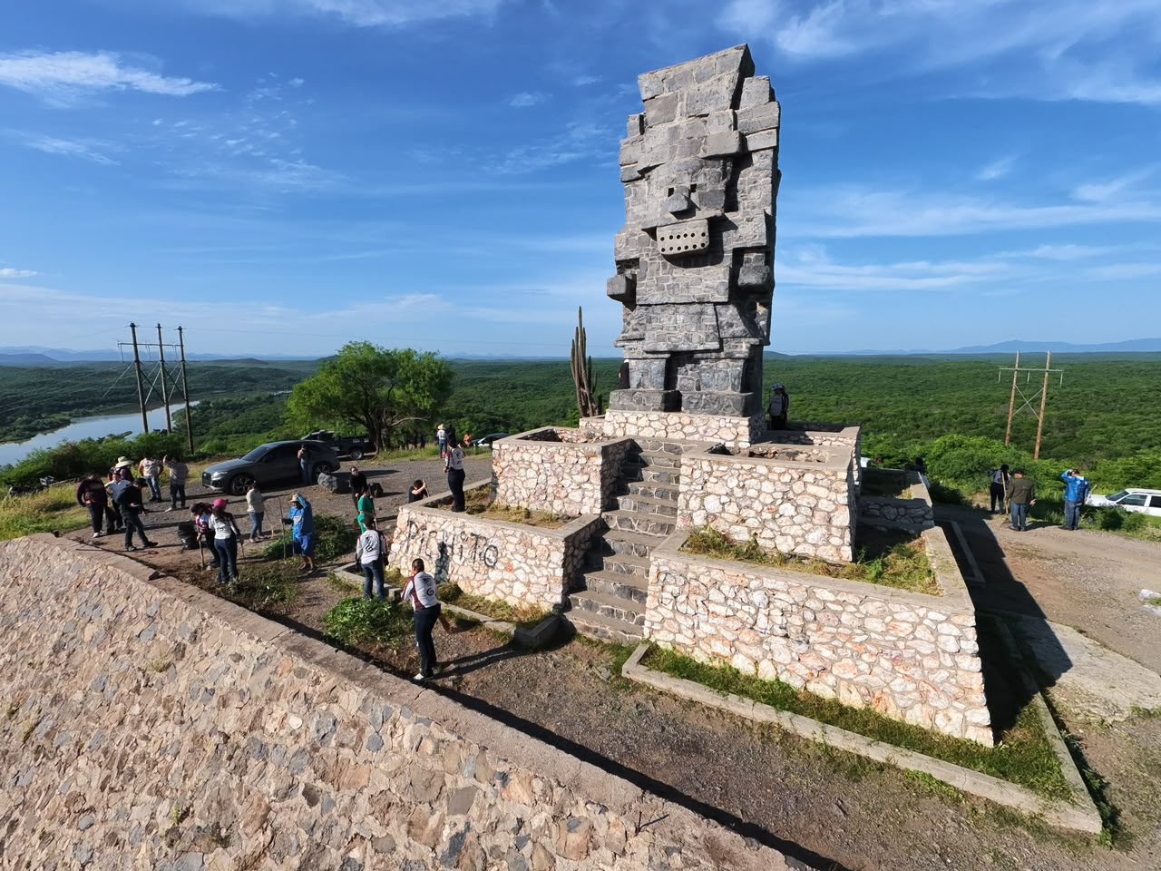 Jornada de limpieza en el Monumento a Tlaloc en El Fuerte