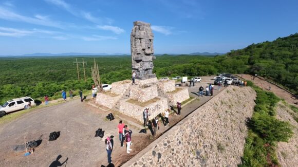 Dan manita de gato al Monumento a Tlaloc en El Fuerte, Sinaloa; Ayuntamiento promueve limpieza y su cuidado