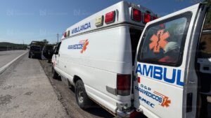 joven sin vida con impactos de bala en el km 9 de la autopista mazatlan culiacan ambulancia