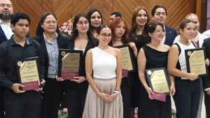 jovenes toman el cabildo de mazatlan sinaloa