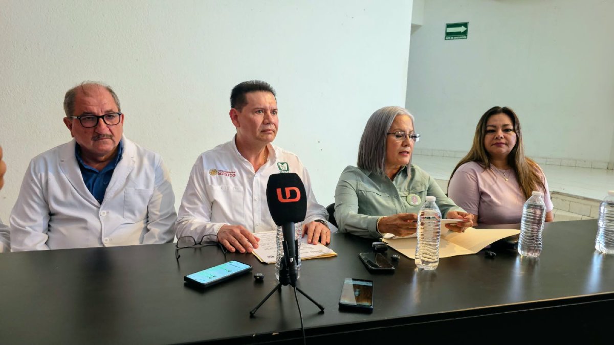 julio cesar quintero delegado de imss bienestar en sinaloa en rueda de prensa con alcaldesa lupita lopez gonzalez