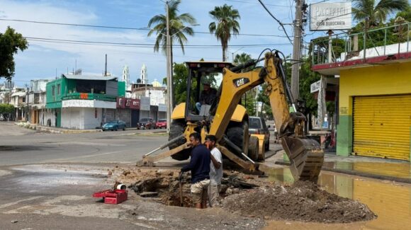 ¡A cerrar las llaves! Jumapam repara tuberías y advierte baja presión en el Centro de Mazatlán, Sinaloa